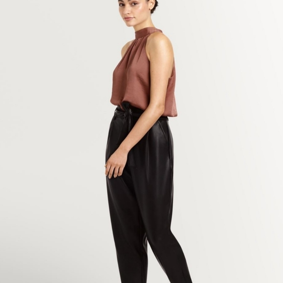 SOLD - XL SLEEVELESS TOP - Picture 4 of 8